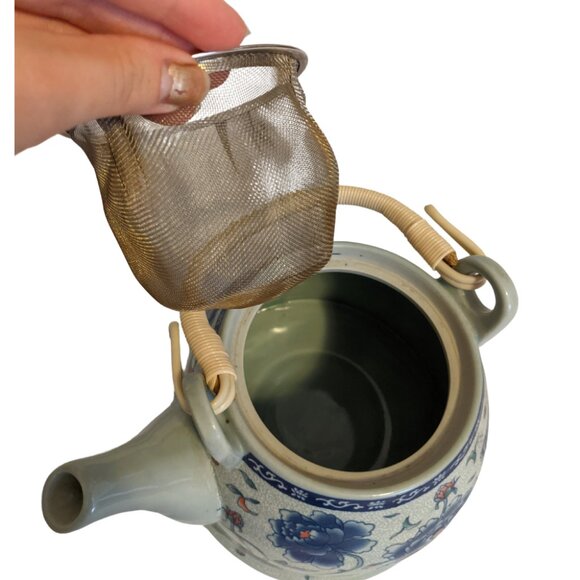 Vintage Ceramic Tea Set 2 Cups 1 Teapot Chinese Blue Floral Summer Kitchen - Picture 9 of 11